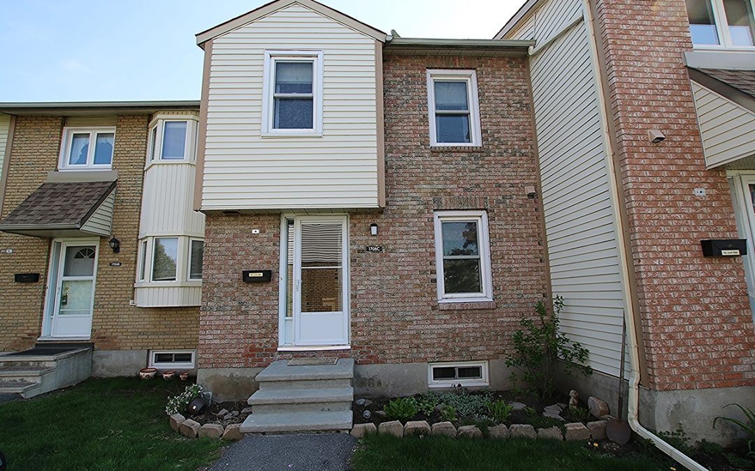 1706 C, Lamoureux Dr, 3 bedroom, 1.5 Bathroom Townhome